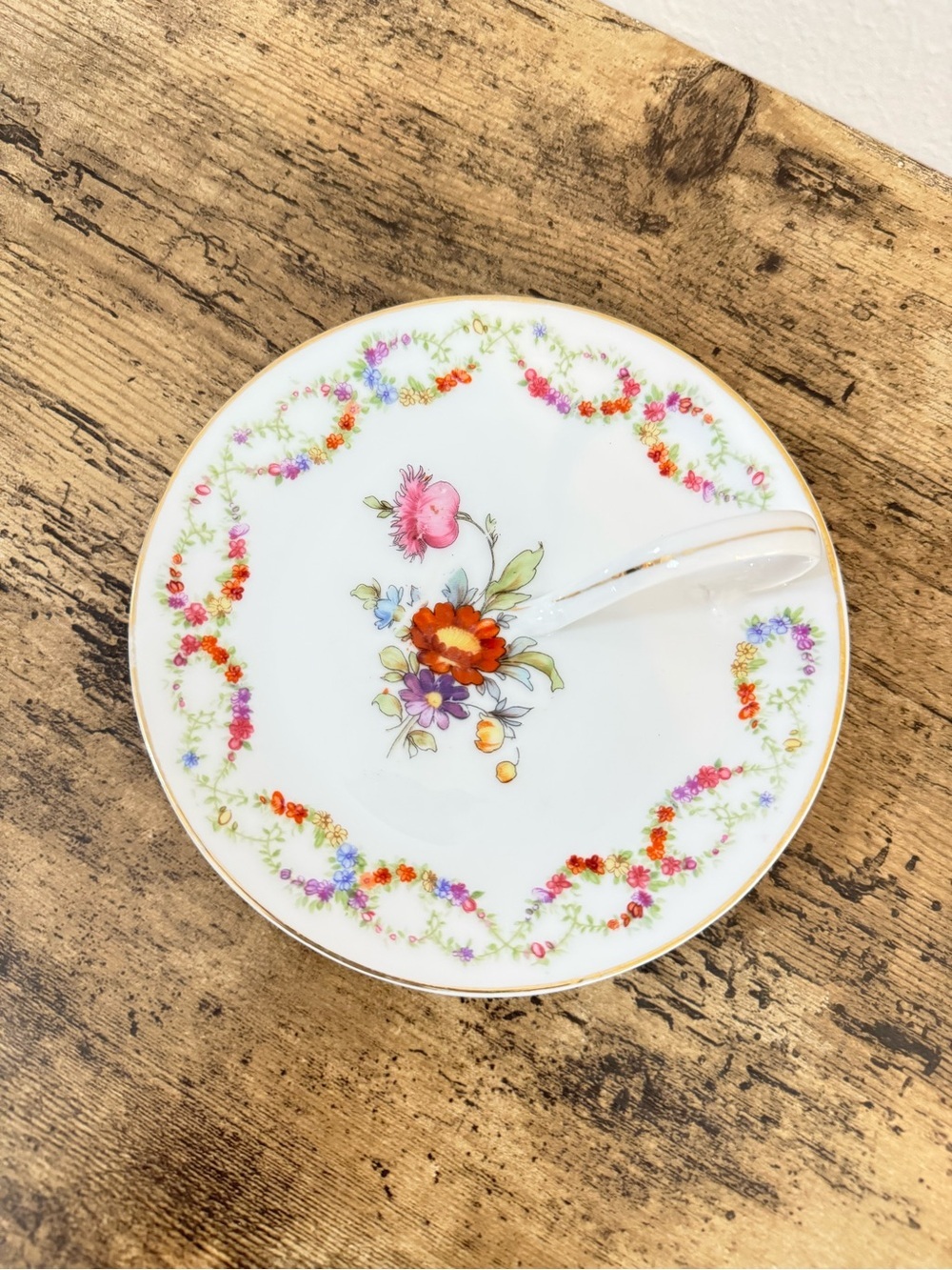 Aria White Handled Floral Serving Plate with Gold Trim - Picture 3 of 8